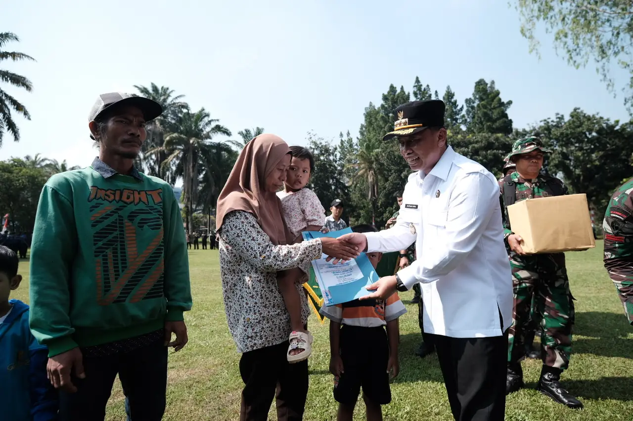 Momen TMMD ke-124, Wali Kota dan Dandim 0508/Depok Serahkan Bantuan kepada Warga