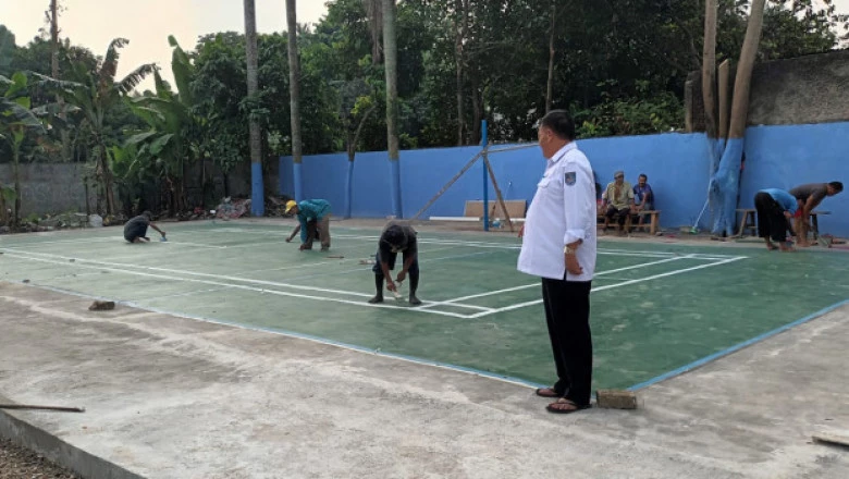 Bersama Warga, Kelurahan Kedaung Buat Lapangan Serbaguna