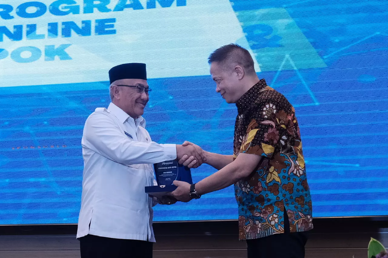 Pemkot Depok dan Tiga Perangkat Daerah Terima Penghargaan dari Mbizmarket
