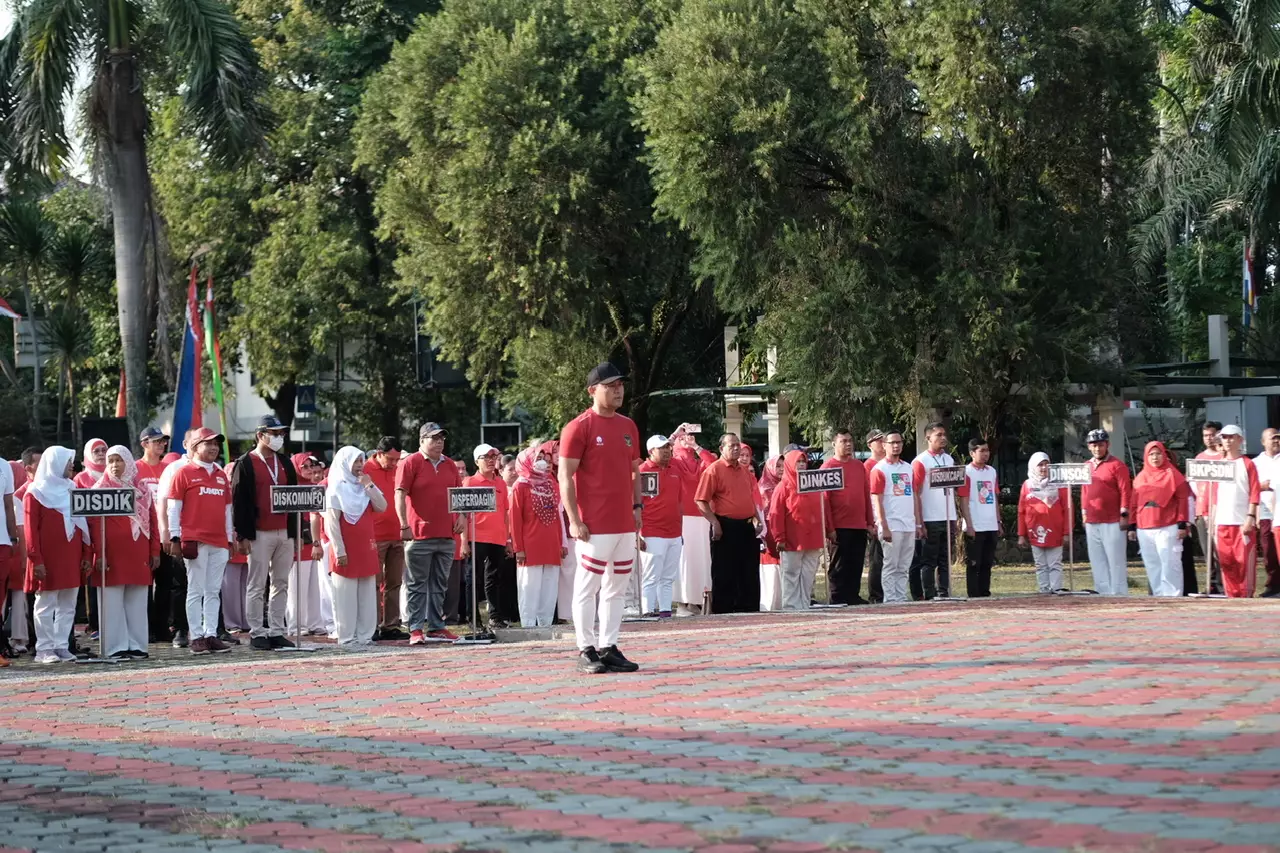 Sambut HUT ke-79 RI, ASN Pemkot Depok Kenakan Pakaian Merah Putih Saat Apel Pagi