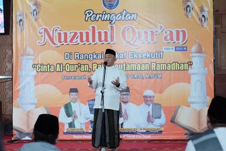 Kiai Idris Peringati Malam Nuzulul Qur'an di Masjid Agung Balai Kota Depok