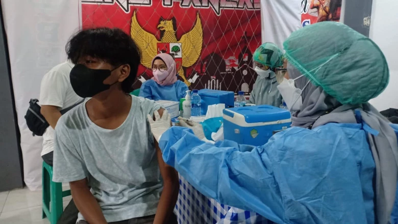 800 Warga Mampang Ikuti Vaksinasi Massal Covid-19