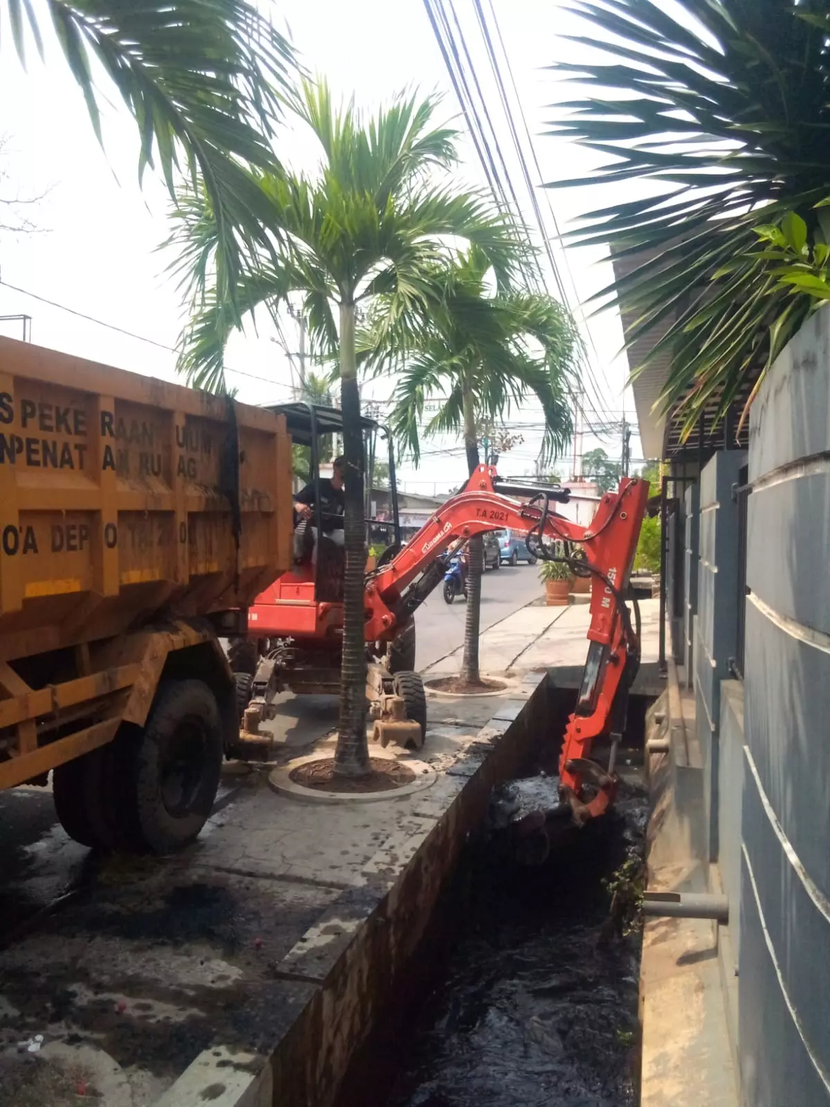Masuk Musim Penghujan, Saluran Inlet Kali Ciliwung Dinormalisasi