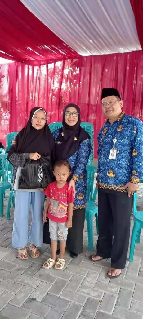 DKP3 Depok Berikan Bantuan Paket Daging dan Telur Ayam Bagi Ratusan Bumil serta Bufas KEK