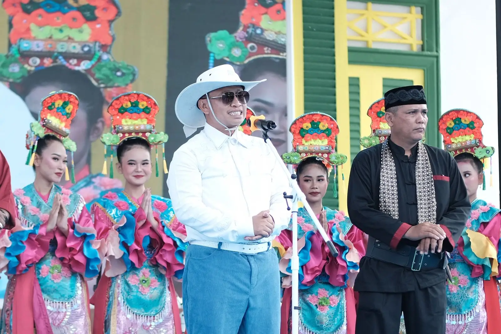 Kasih Sayang dalam Tali Rafia, Supian Suri Kenang Tradisi Nyedengin Baju