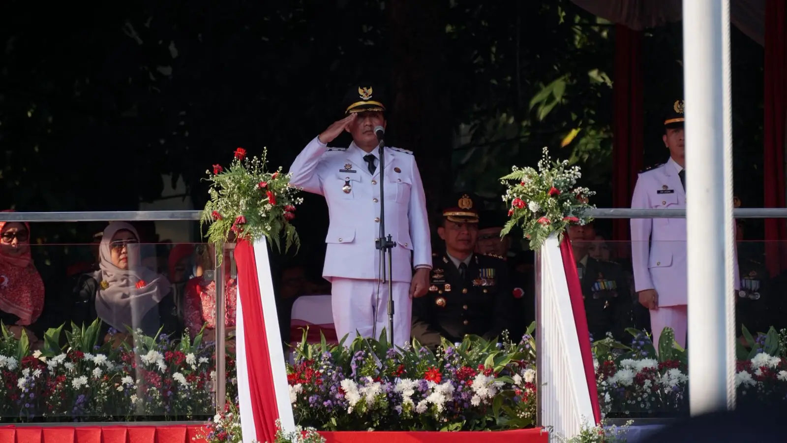 Wawalkot Depok Pimpin Upacara Penurunan Bendera HUT ke-80 RI, Semangat Perjuangan Harus Tertanam di Sanubari