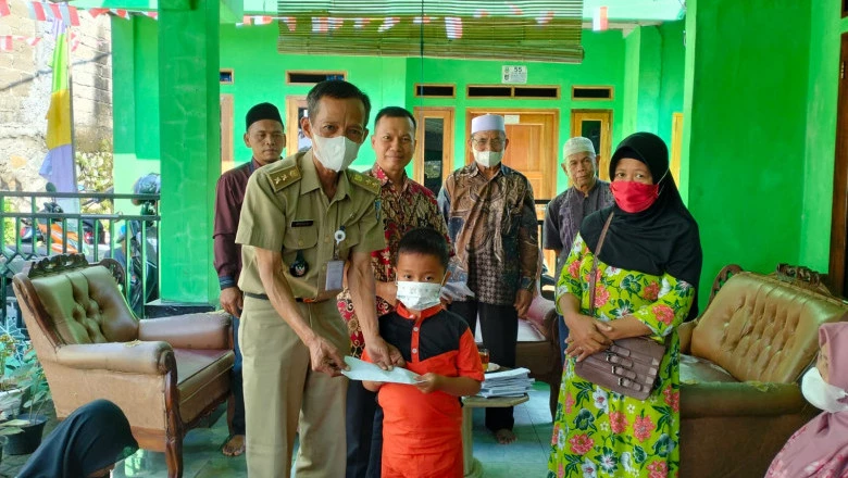 195 Yatim dan 307 Duafa RW 04 Jatimulya Diberikan Santunan
