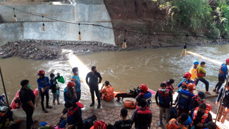 Peringati Hari Ciliwung, Yayasan Sahabat Ciliwung Susur Sungai Sepanjang Lima Kilometer