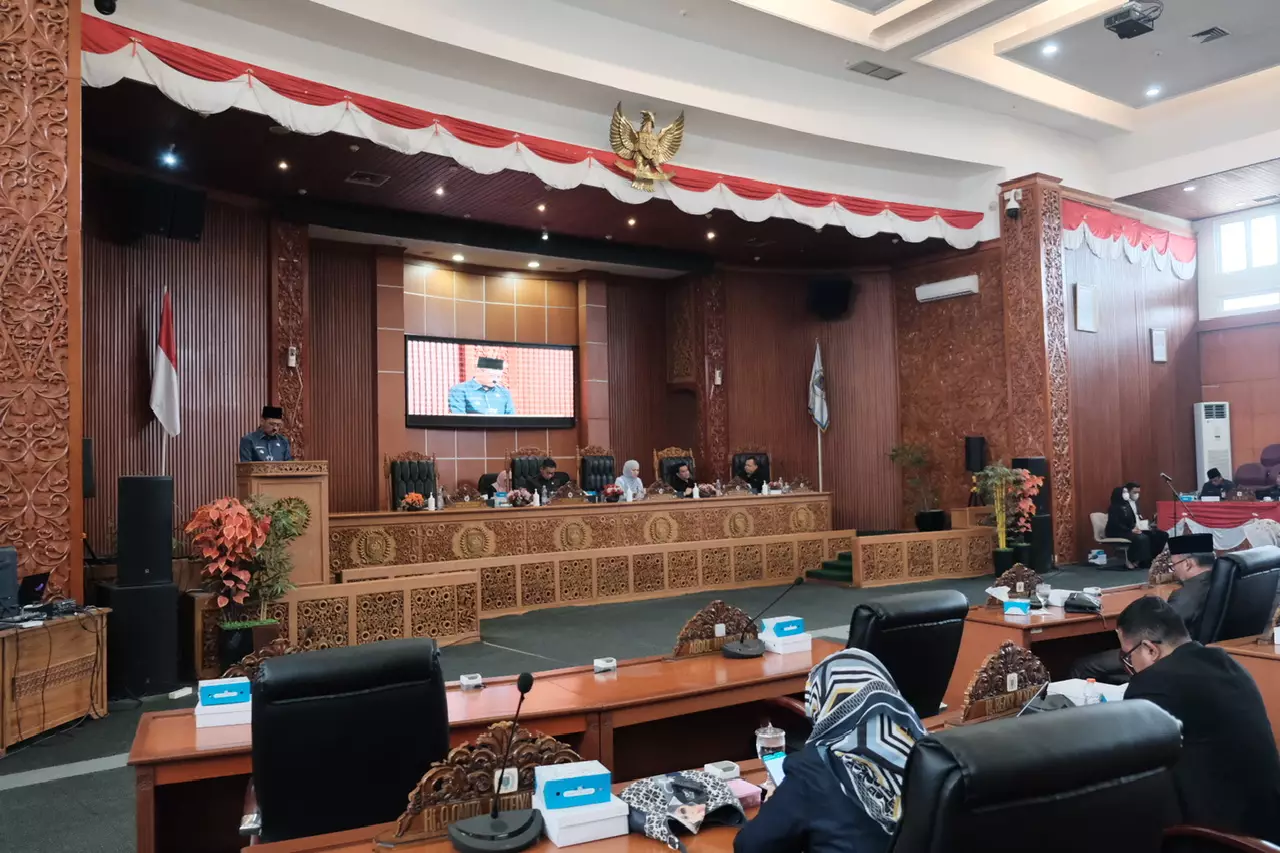 Wakil Wali Kota Hadiri Rapat Paripurna DPRD Kota Depok