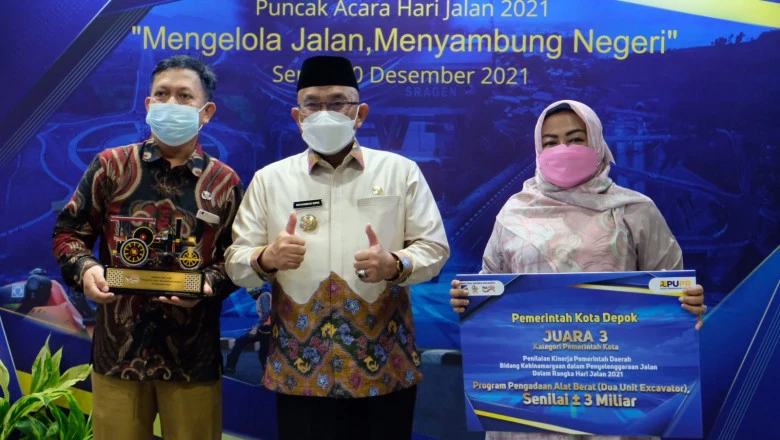 Pemkot Depok Raih Penghargaan Kinerja Pemerintah Daerah Bidang Kebinamargaan dalam Penyelenggaraan Jalan dari Kementerian PUPR