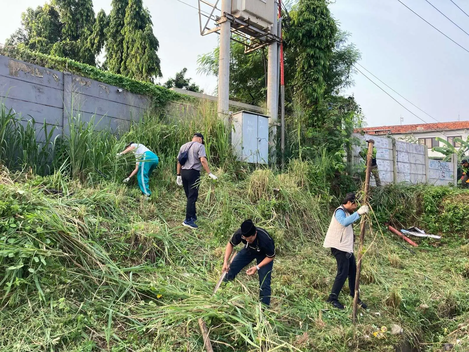 Diskominfo Depok Lakukan Aksi Jumsih di Kecamatan Limo