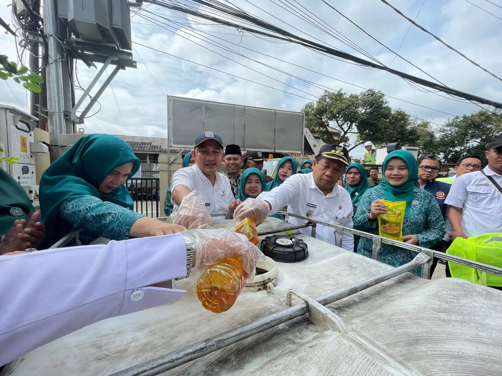 Dalam Waktu Singkat, Kelurahan Serua Berhasil Kumpulkan 1.000 Liter Minyak Jelantah