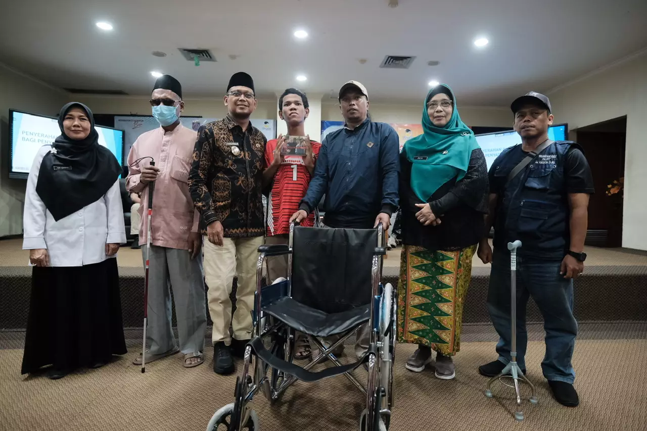 Pemkot Depok Berikan Pembinaan dan Alat Bantu ke PPKS