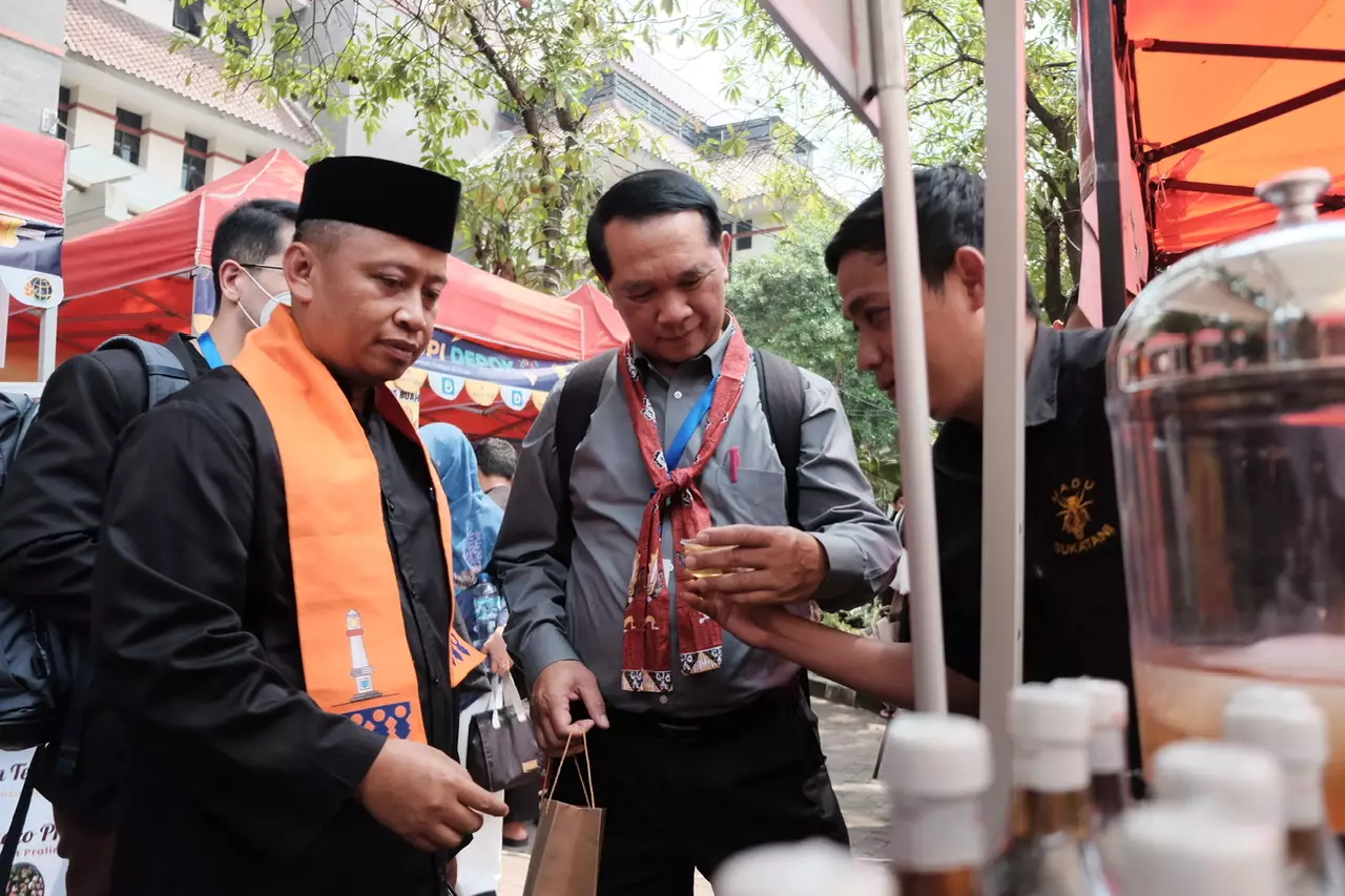 Sekda Depok Ajak Delegasi Laos Kunjungi Stan UMKM