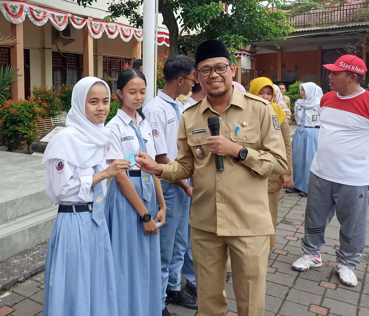 Sambangi SMAN 6 Depok, Bang Imam Ingatkan Pentingnya Siswa Miliki KTP