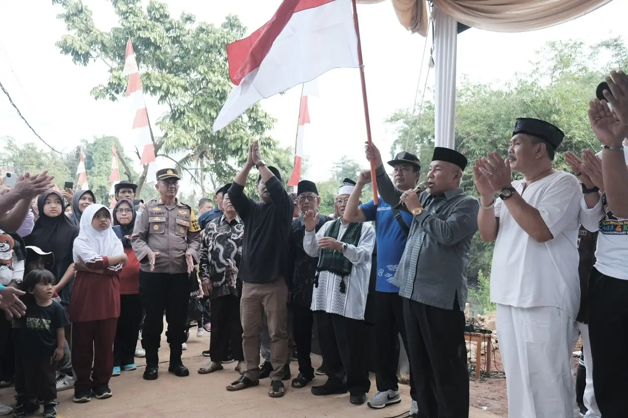 Wali Kota Depok Lepas Peserta Jalan Santai RW 01 Kelurahan Duren Mekar