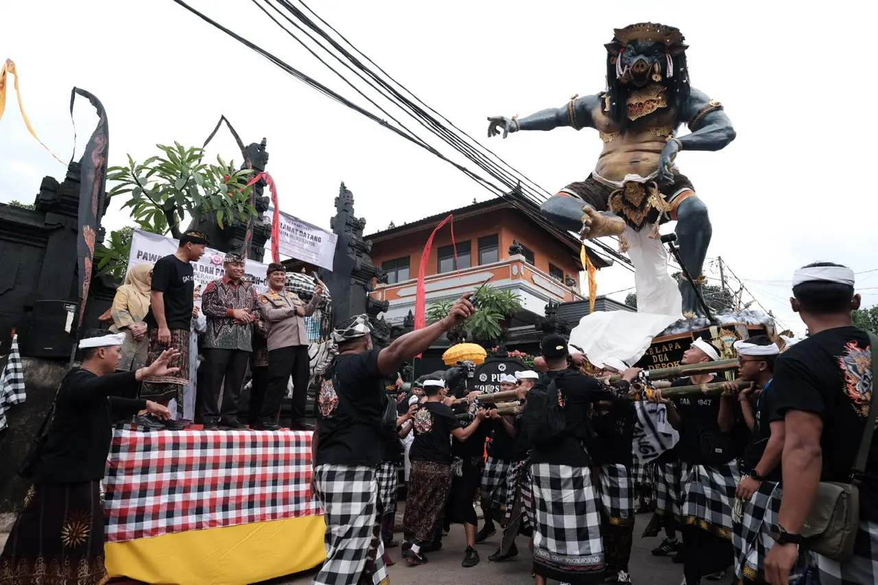 Supian Suri Lepas Pawai Budaya Ogoh-ogoh di Kota Depok