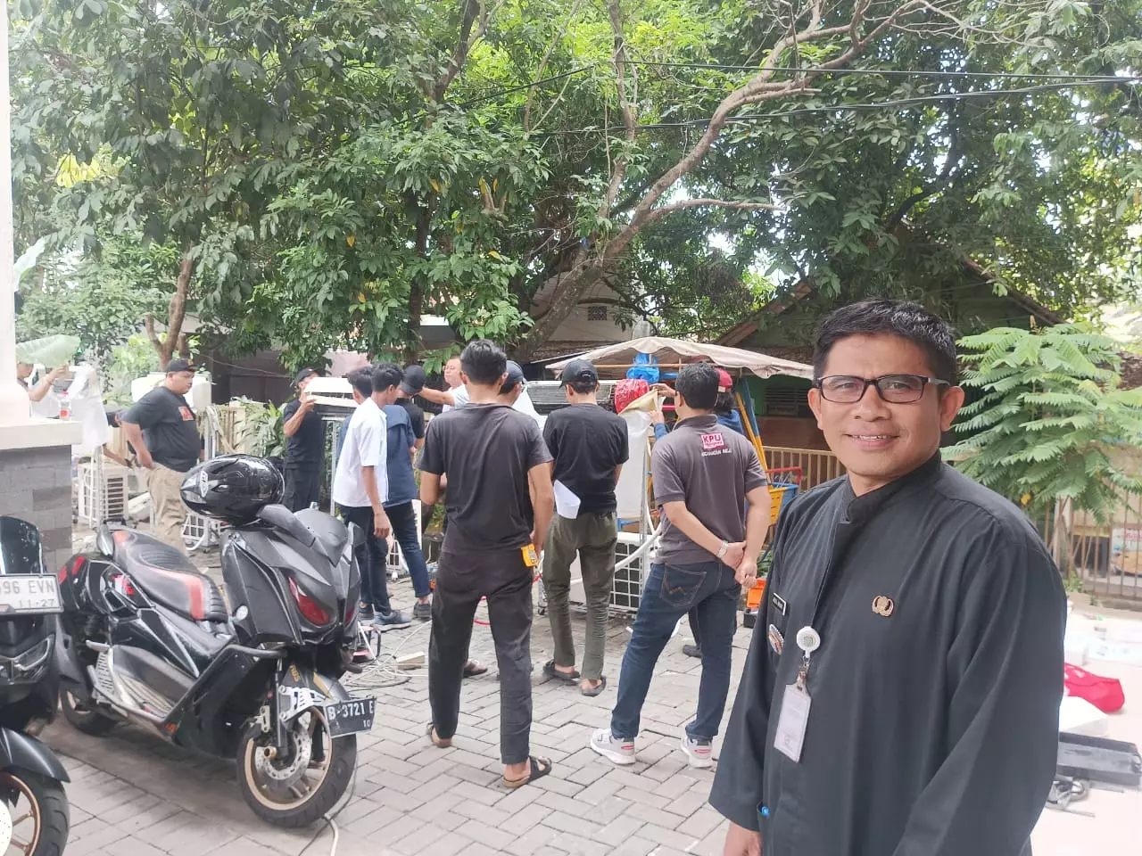 Puluhan Warga Kelurahan Kukusan Dilatih Service AC