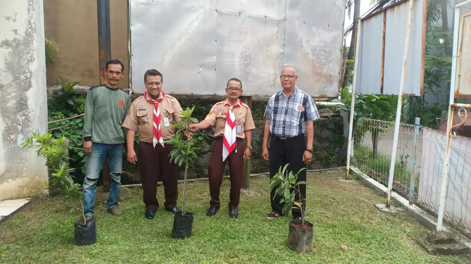 Aksi Penghijauan Kantor Kelurahan Pondok Jaya, Ciptakan Lingkungan Sehat dan Asri