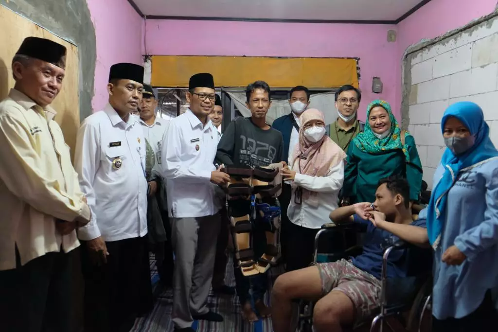 Bang Imam Serahkan Bantuan Sepatu AFO Bagi Penyandang Disabilitas