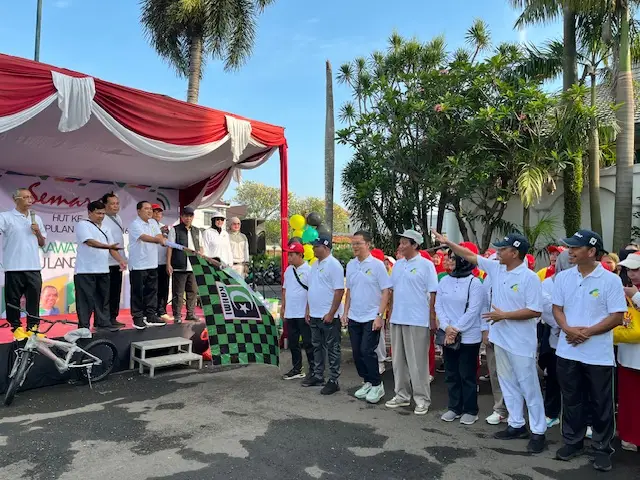 Chandra Rahmansyah Lepas Jalan Santai Yayasan Pelita 16, Wujudkan Kota Depok Sehat