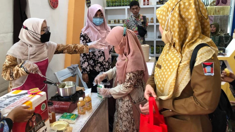 Banyak Diminati, Pengunjung Apeksi Borong Oleh-Oleh Khas Depok
