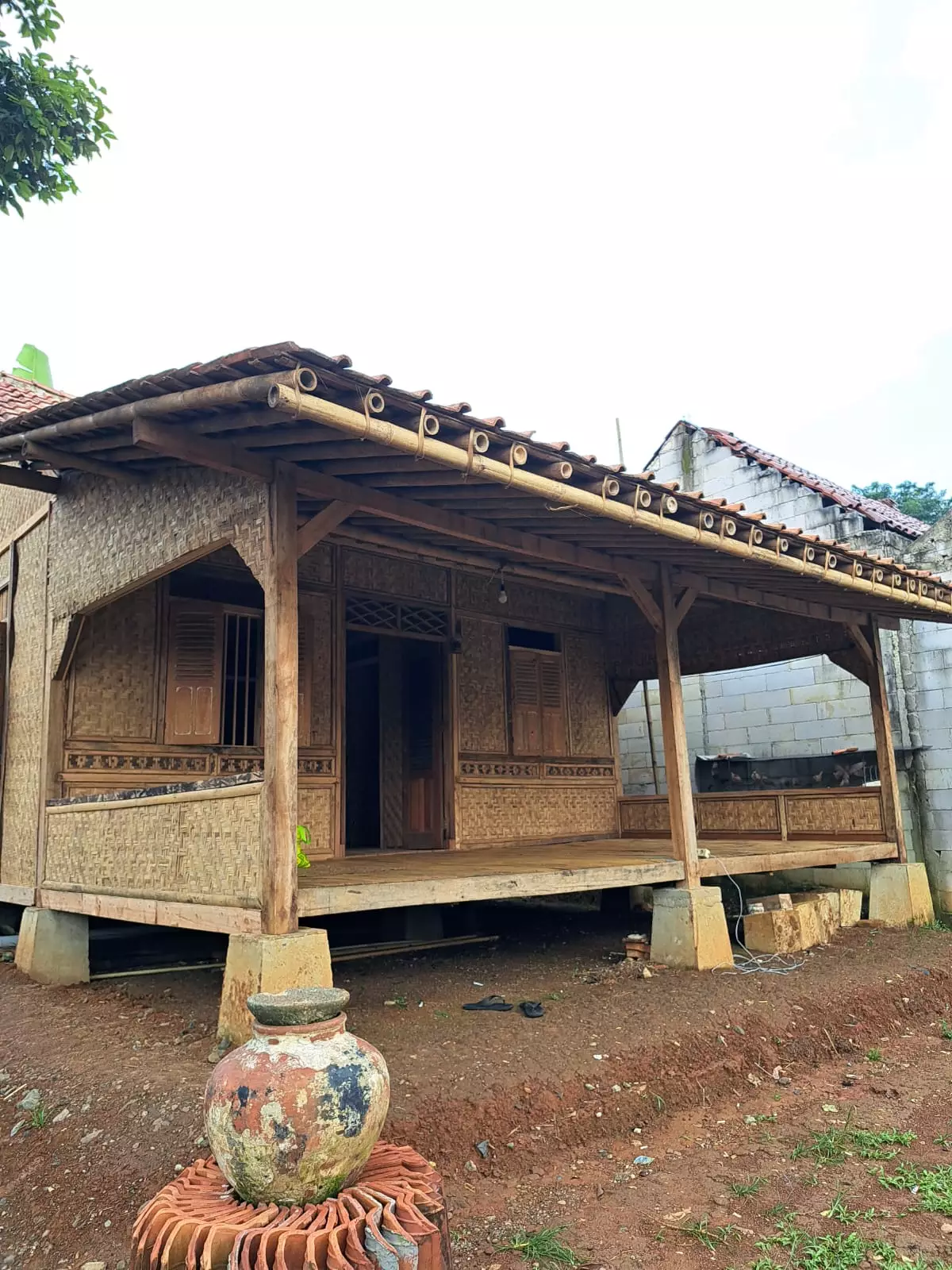 RW 01 Ratujaya Bangun Rumah Budaya secara Swadaya