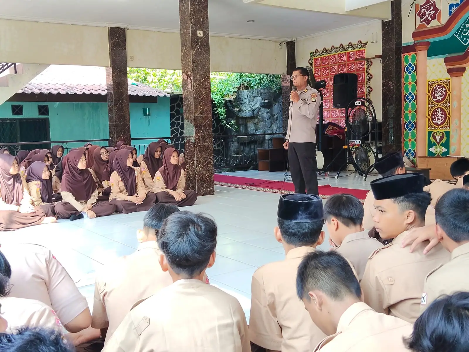 Police Goes to School, Polsek Bojongsari Sambangi SMP IT Darul Hikam