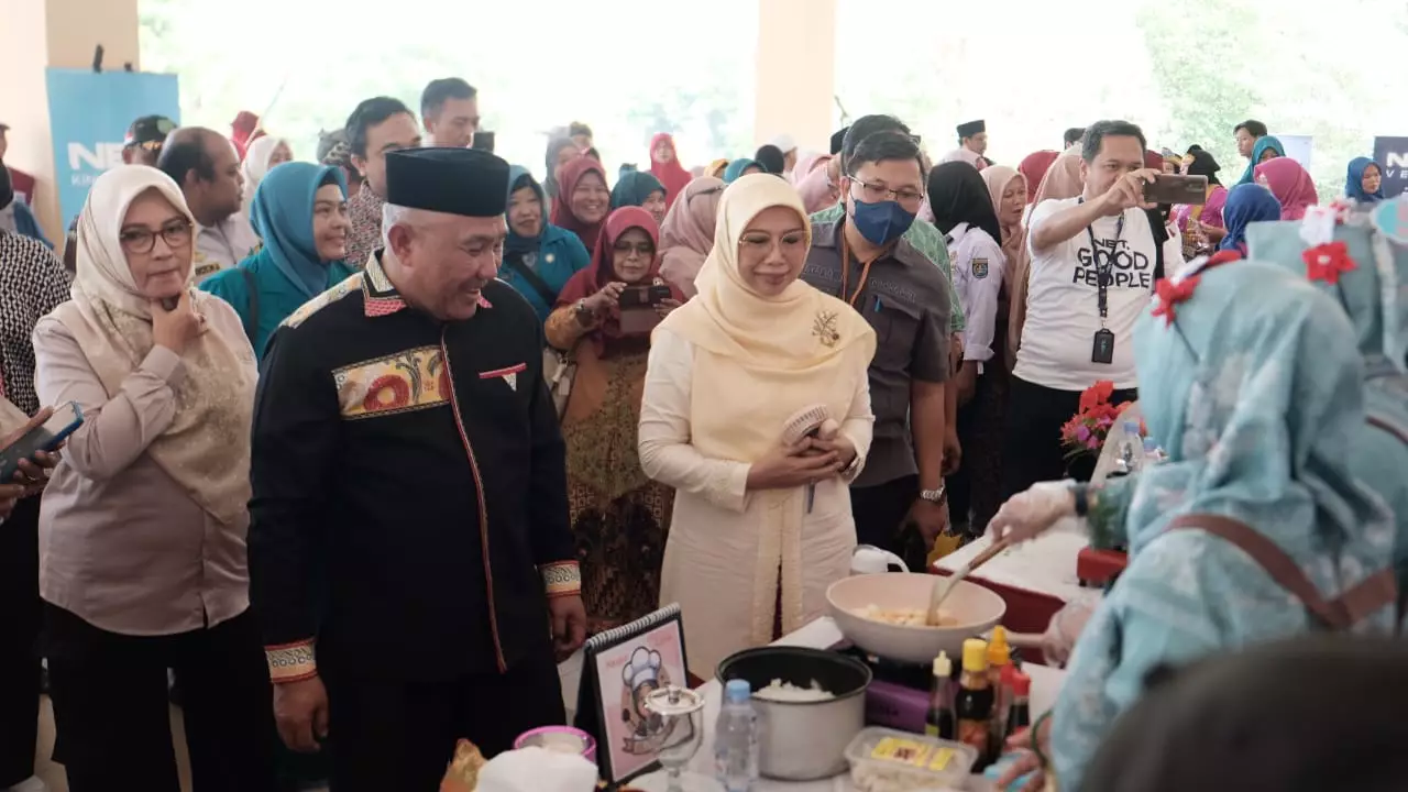 Cicipi Nasi Goreng Milik Peserta Lomba Puncak HKG PKK ke-52, Wali Kota Depok: Enak Banget