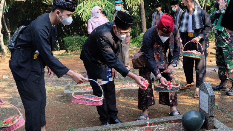 Ziarah dan Tabur Bunga dalam Rangka HUT Kota Depok ke-22