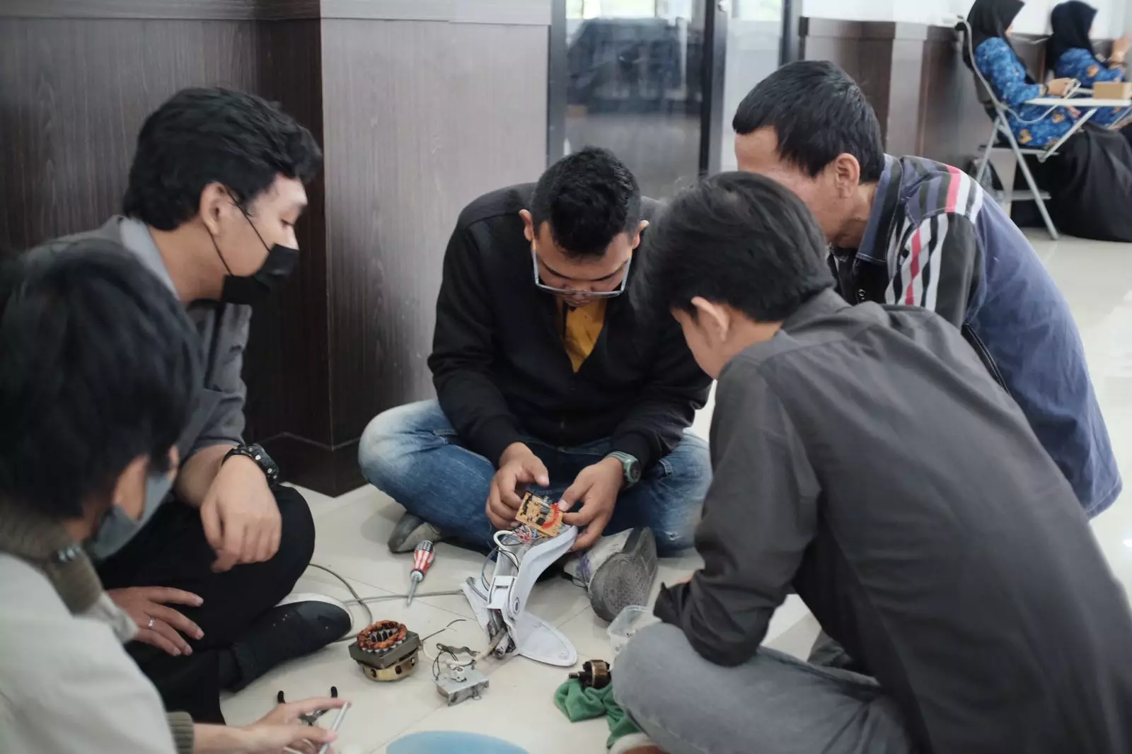 Disnaker Fasilitasi Warga Disabilitas Ikuti Pelatihan Servis Elektronik