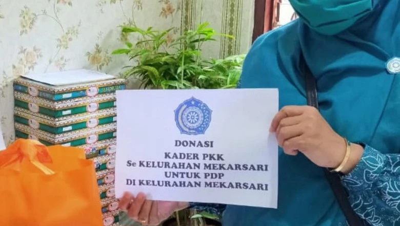 Bantu Tangani Covid-19, TP-PKK Kelurahan Mekarsari Serahkan Bantuan Paket Sembako