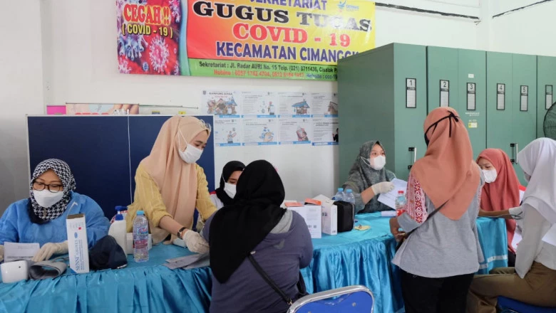 Hari Pertama, 800 Warga Cimanggis Berhasil Disuntik di Gebyar Vaksinasi Dosis Dua Tahap III