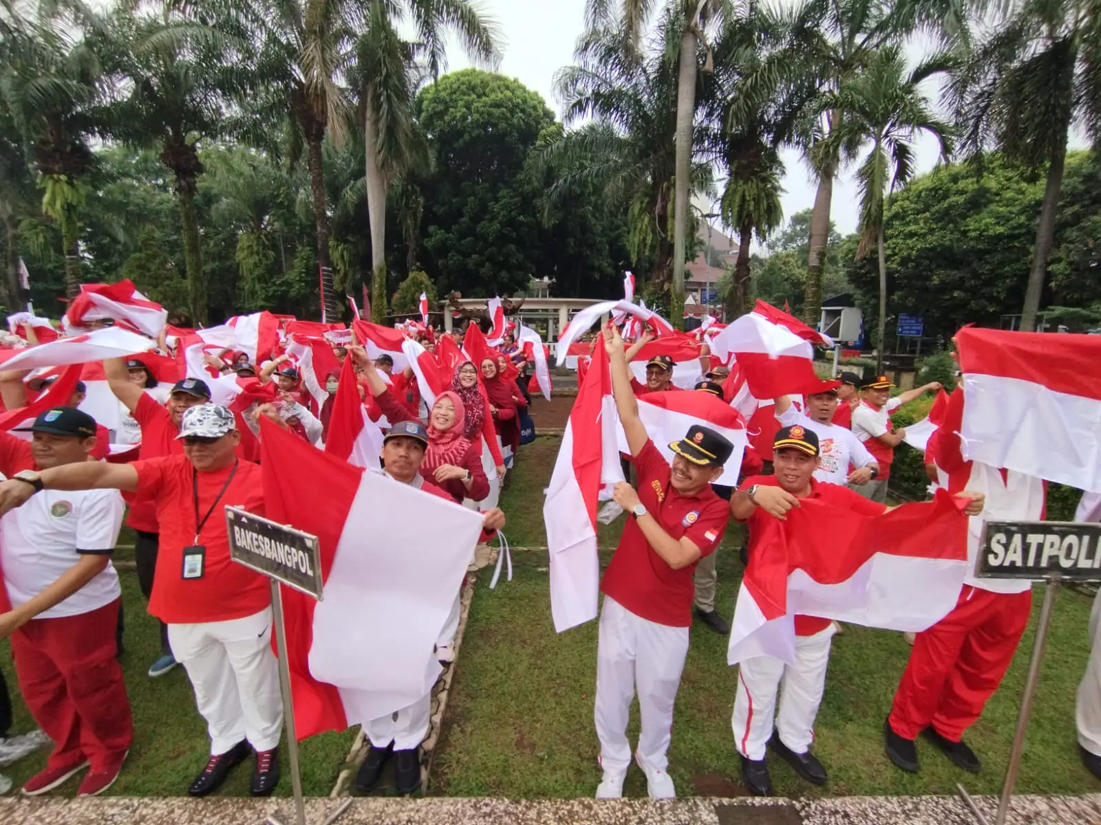 ASN Depok Kumpulkan Ribuan Bendera Merah Putih
