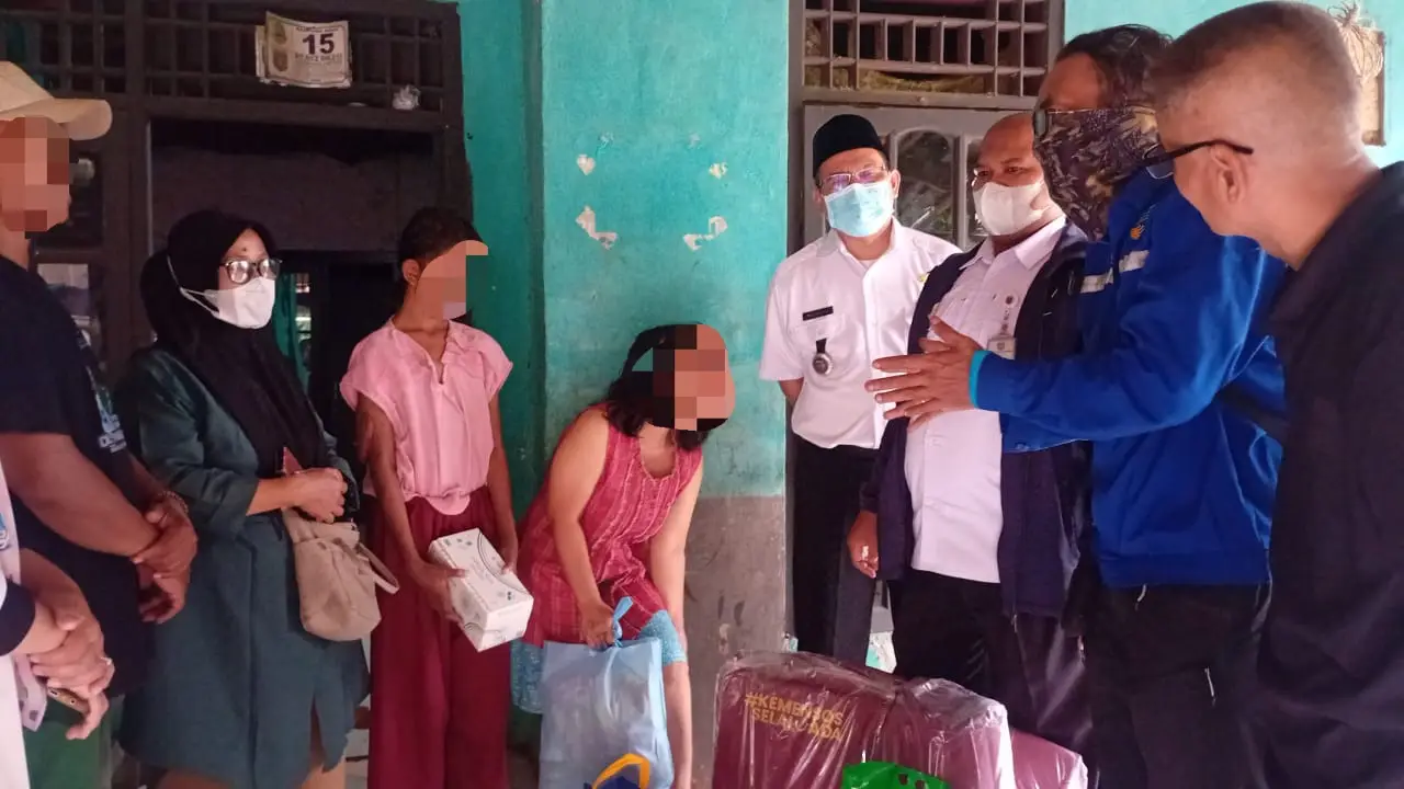 Pemkot Depok Gerak Cepat Beri Pendampingan Sosial dan Kesehatan Bagi Warga Pra Sejahtera di Cimpaeun