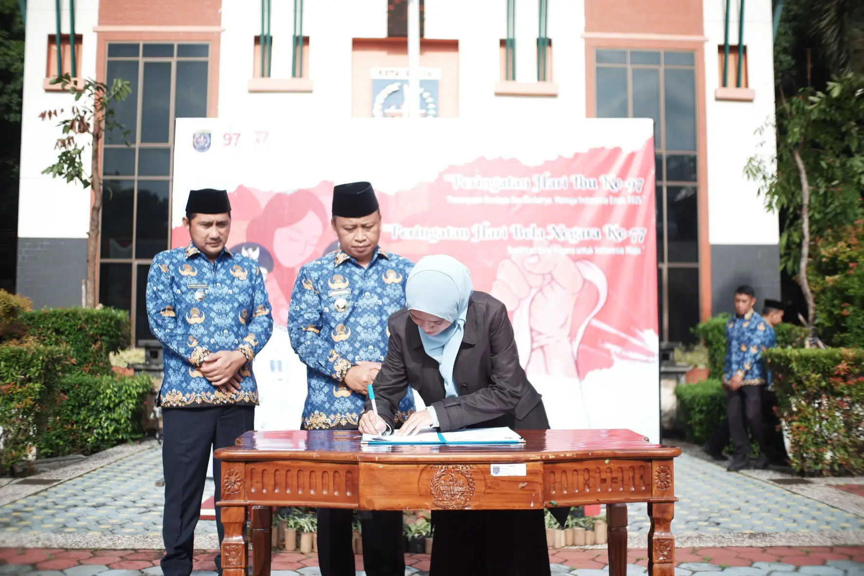 Momen Apel Pagi, Wali Kota Depok Teken MoU dan Serahkan Piagam Penghargaan Nasional