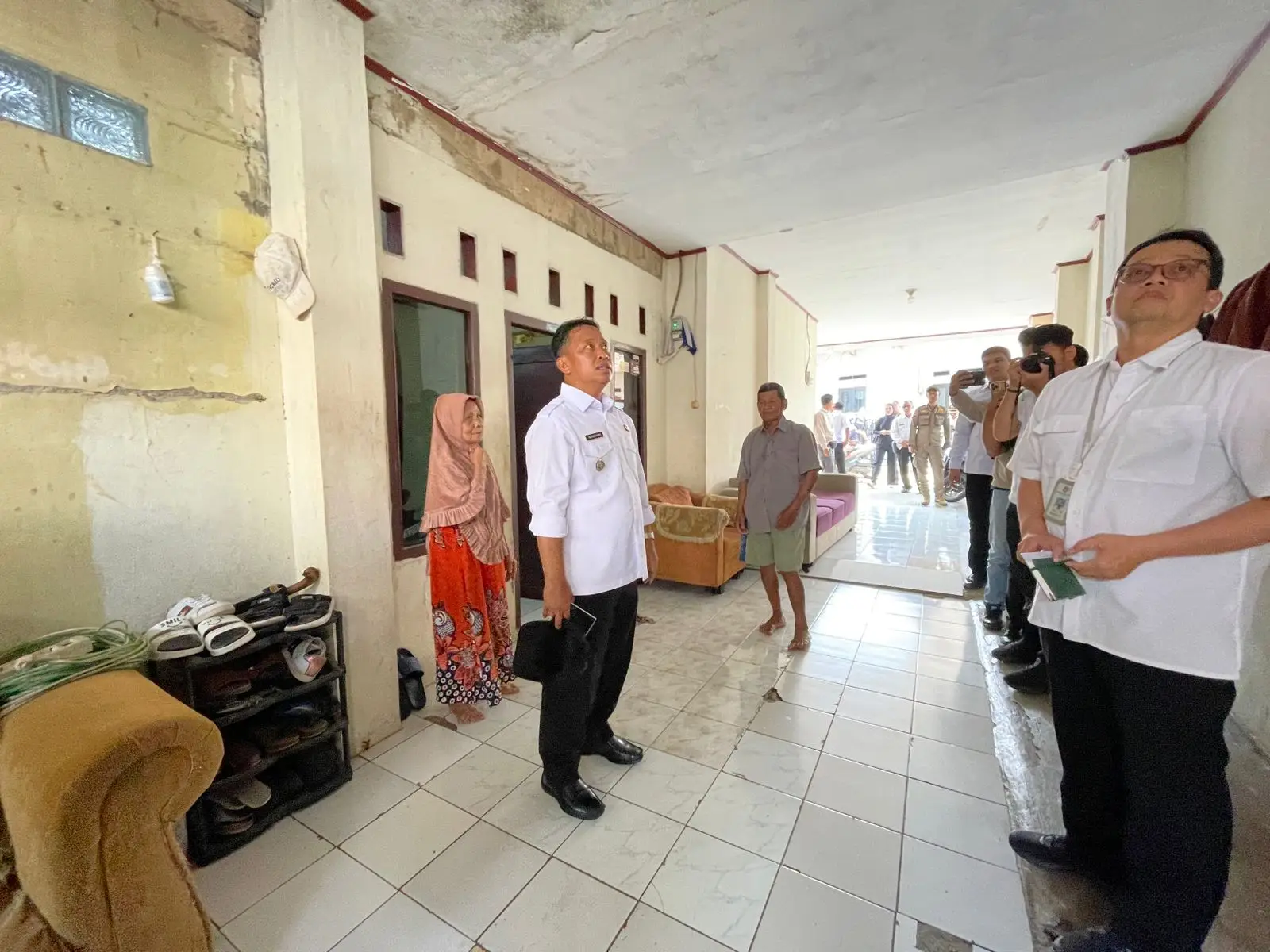 Wali Kota Depok Tinjau Rumah Warga Terdampak Puting Beliung di Grogol