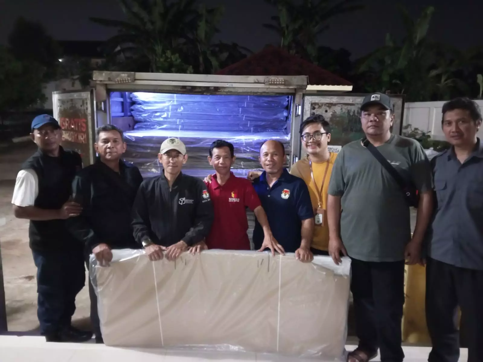 Panitia Pemilihan Kecamatan Beji Terima Bilik Suara