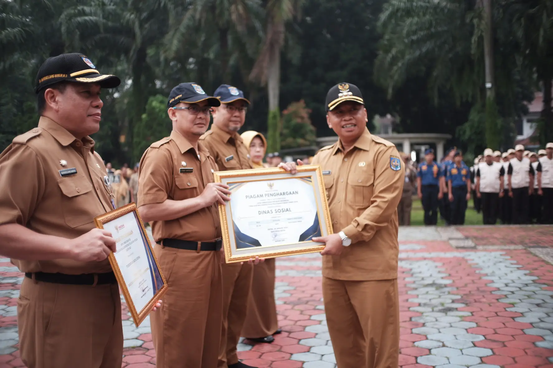 Wali Kota Depok Serahkan Penghargaan dari Ombudsman RI