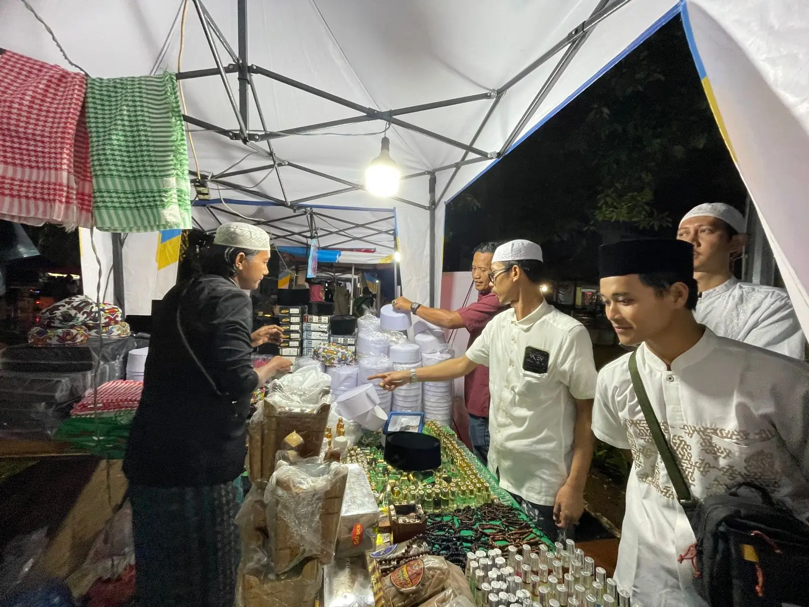 Berkah Ngaji Bareng Gus Iqdam, Pelaku UMKM Ikut Kebanjiran Rezeki