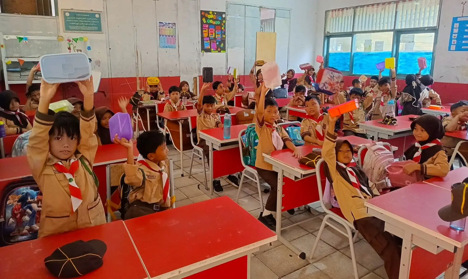 Gerakan Jaga Bumi, Pelajar SDN Cinangka 1 Mulai Bawa Tumbler ke Sekolah