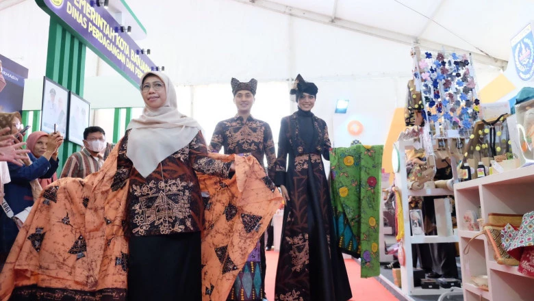 Bangga, Batik Depok Diperagakan di ICE 2022