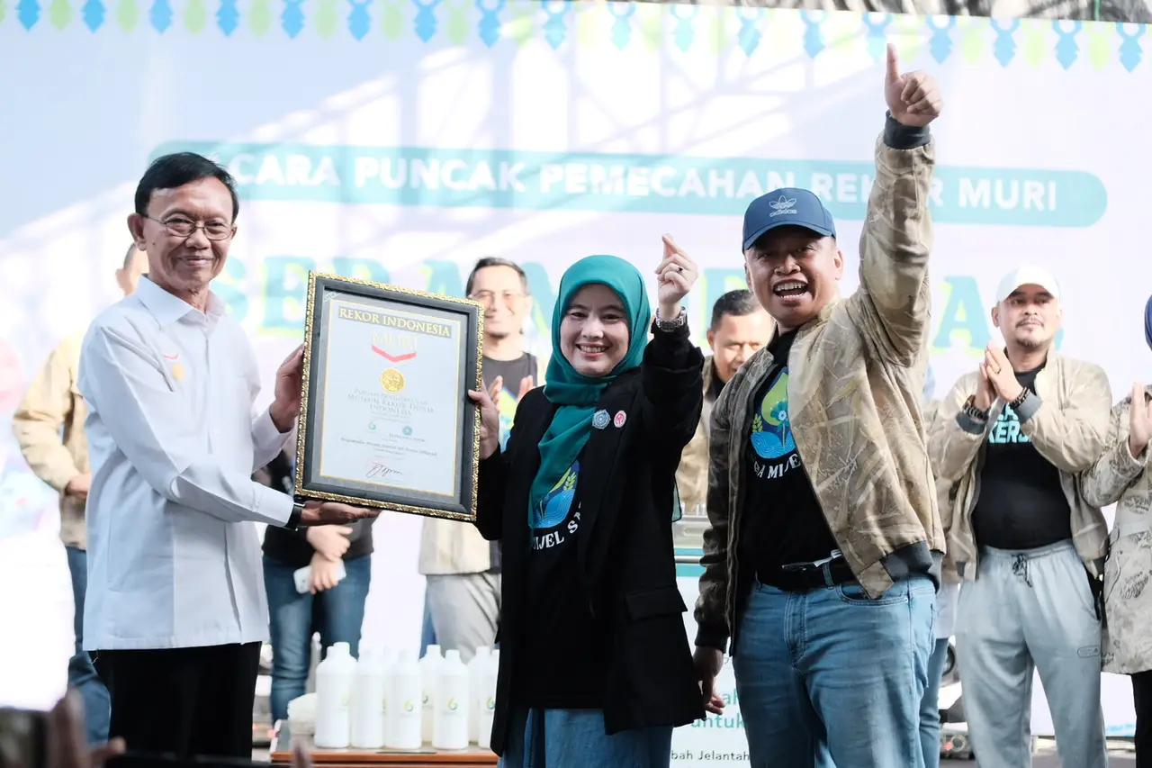 Lewat SERA MIJEL SAE, Kota Depok Raih Rekor MURI Pengumpulan Minyak Jelantah oleh Peserta Terbanyak
