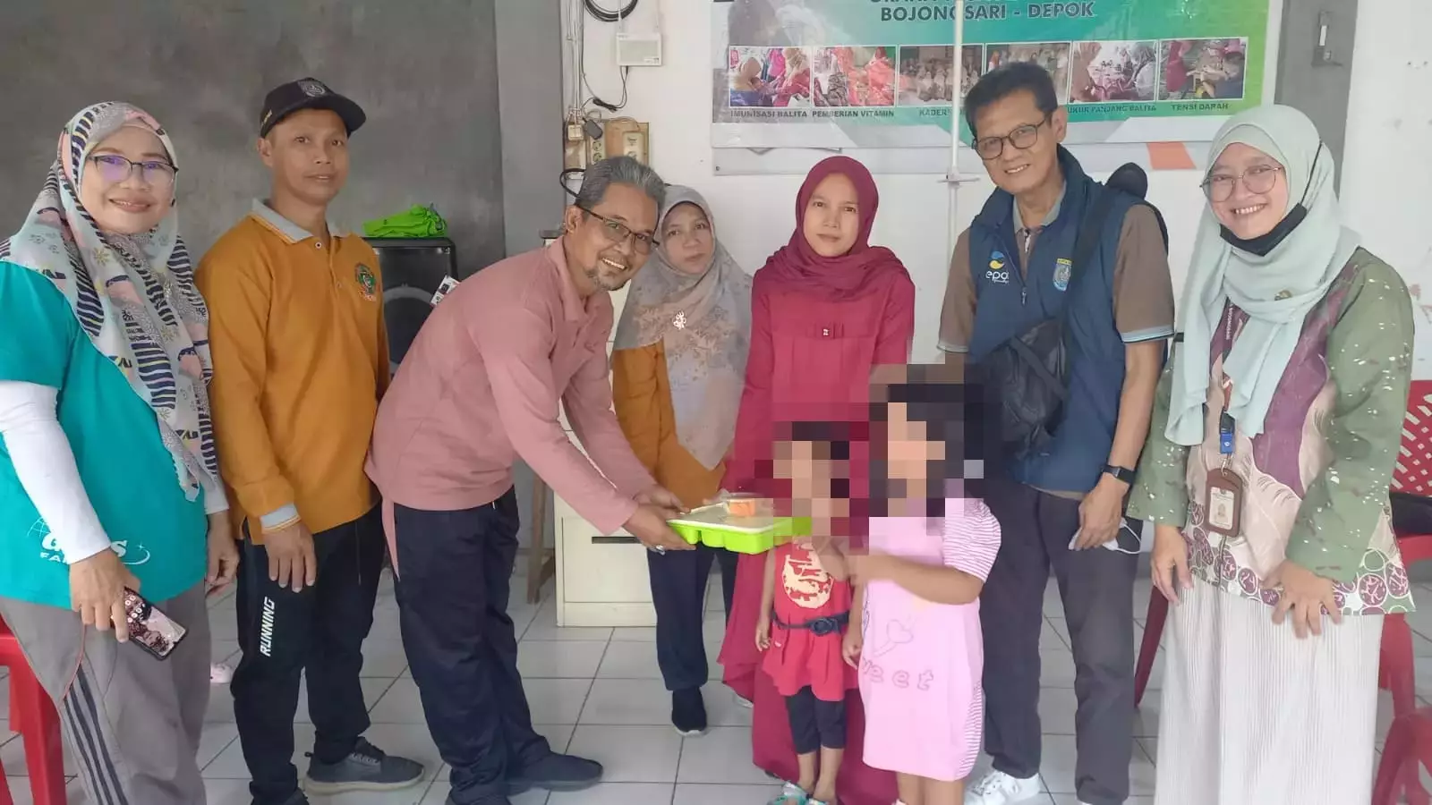Tekan Angka Stunting, Kelurahan Serua Rutin Bagikan Makanan Sehat dan Bergizi