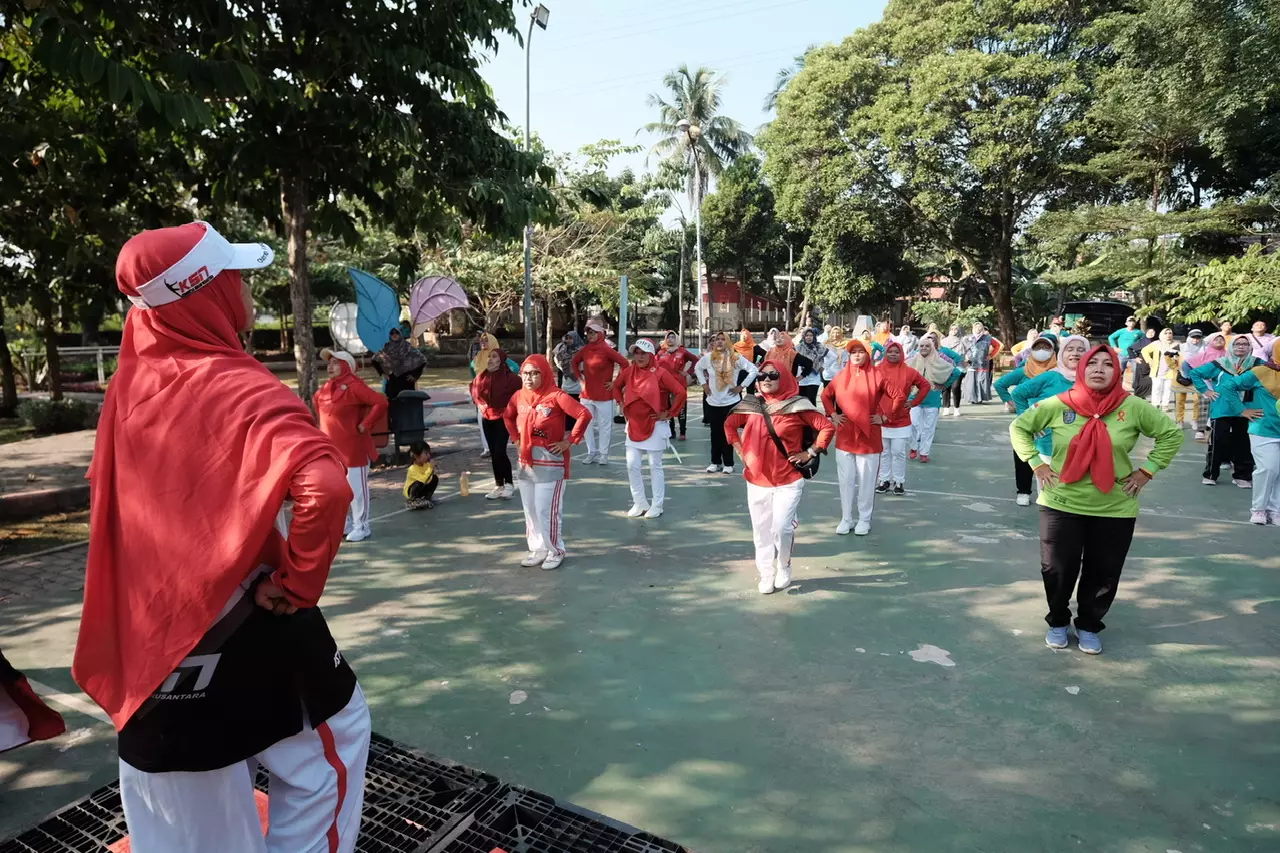 FKKS Kecamatan Tapos Gelar Senam Sehat Bersama Warga