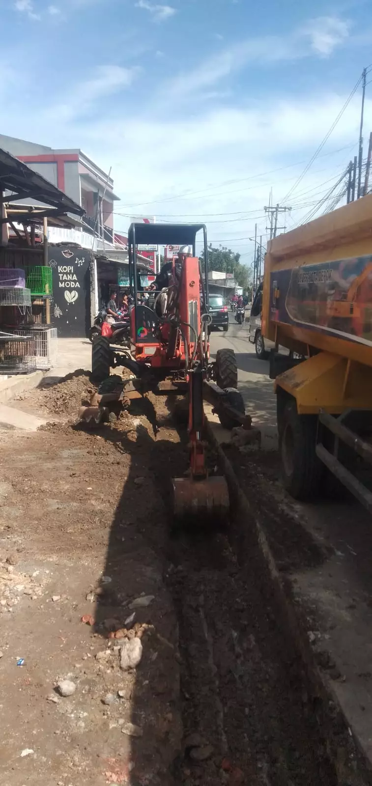 Cegah Banjir di Pengasinan, DPUPR Depok Buat Saluran Sementara