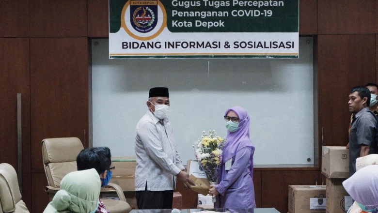 Pemkot Serahkan Bantuan APD Ke 24 RS Se-Kota Depok