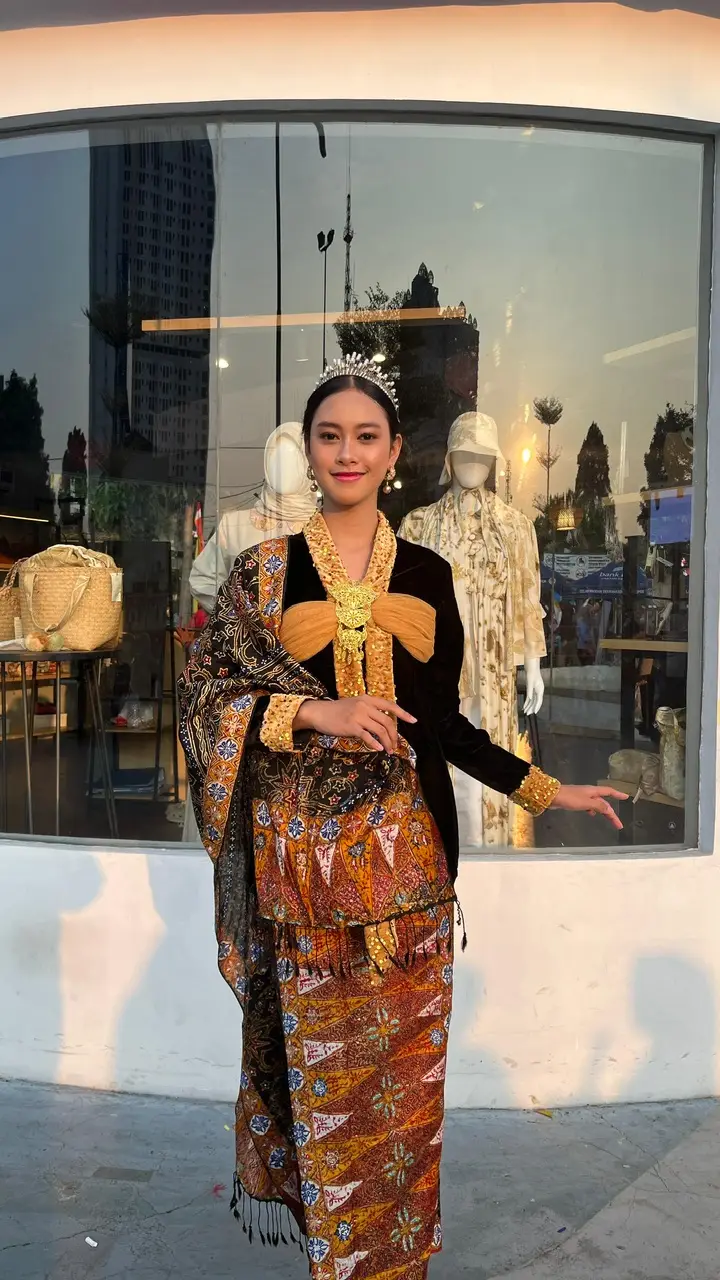 Fatimah Azzahra, Remaja yang Mampu Bawa Batik Depok hingga Raih Gelar Puteri Inspirasi Remaja Indonesia 2025