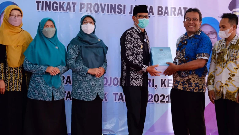 Bunda Elly Puji Kekompakan Warga P2WKSS Bojongsari