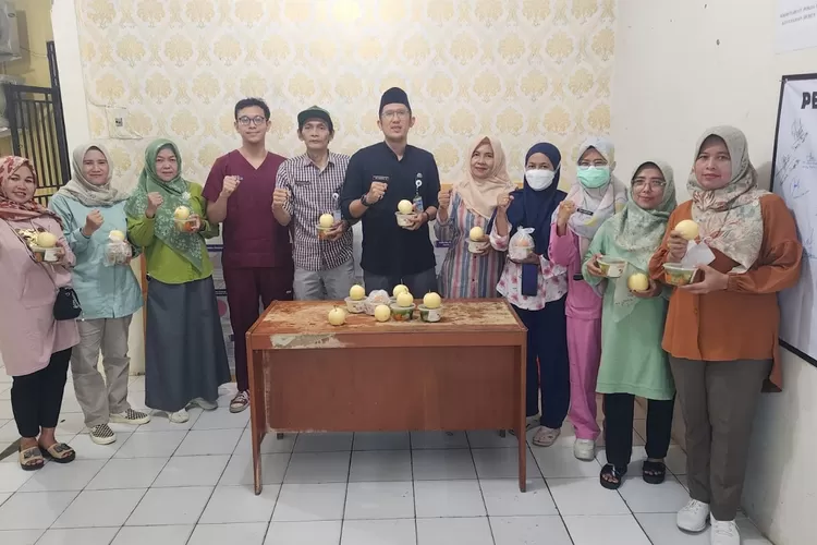 Kelurahan Dumek Bagikan Pangan Lokal Bergizi ke 11 Balita dan 2 Bumil